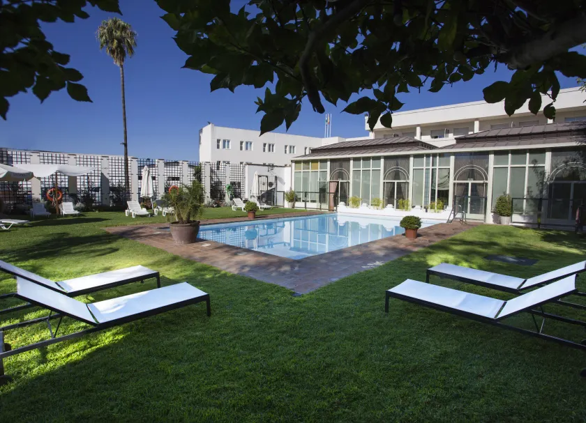 Hotel Oasis - Image 1