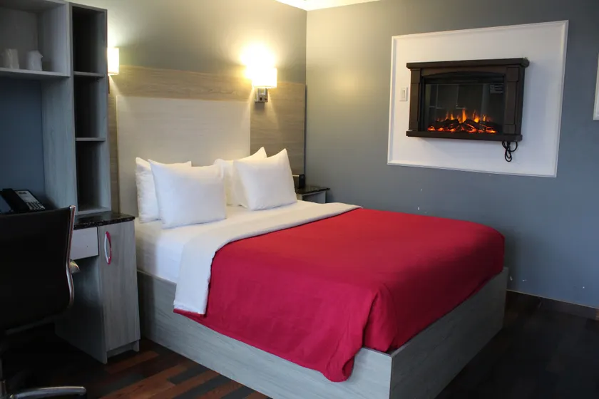 Olux Hotel-Motel-Suites - Image 1