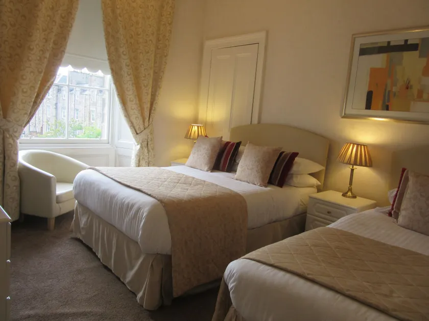 Sonas Guesthouse - Image 1