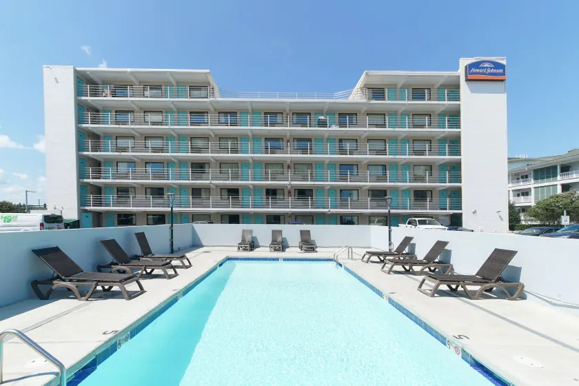 Howard Johnson by Wyndham Virginia Beach At The Beach - Image 1