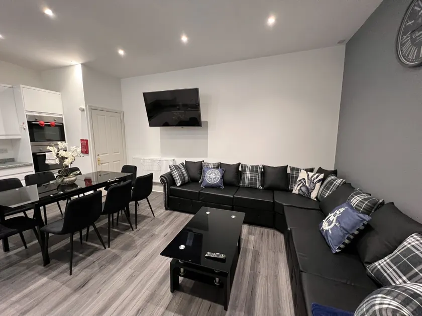 Higher Lane House - Image 1