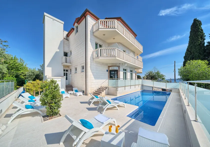 Hotel Riva Kaštela with swimming pool - Image 1
