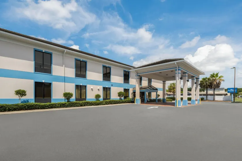 Baymont by Wyndham Savannah/Garden City - Image 1