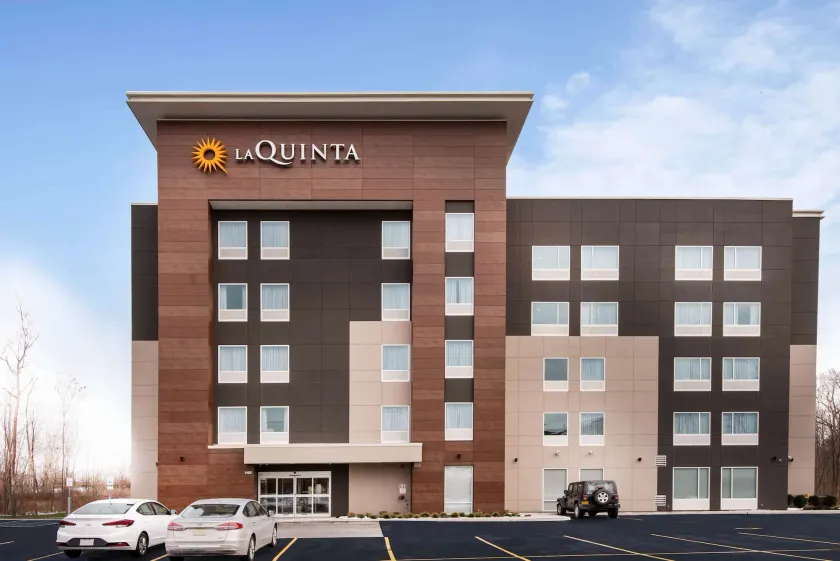 La Quinta by Wyndham Buffalo Amherst - Image 1