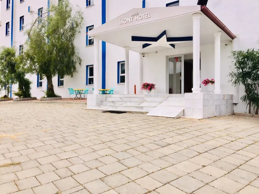 Ikont Hotel - Image 1