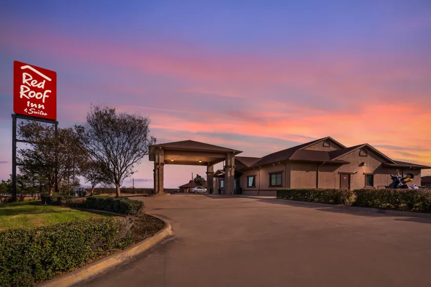 Red Roof Inn & Suites Sulphur Springs - Image 1