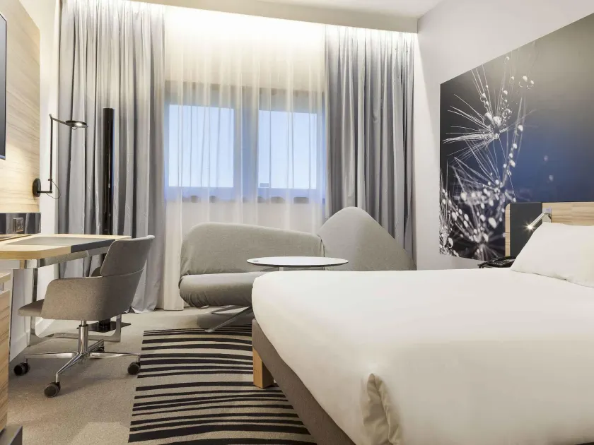 Novotel Tours Centre Gare - Image 1