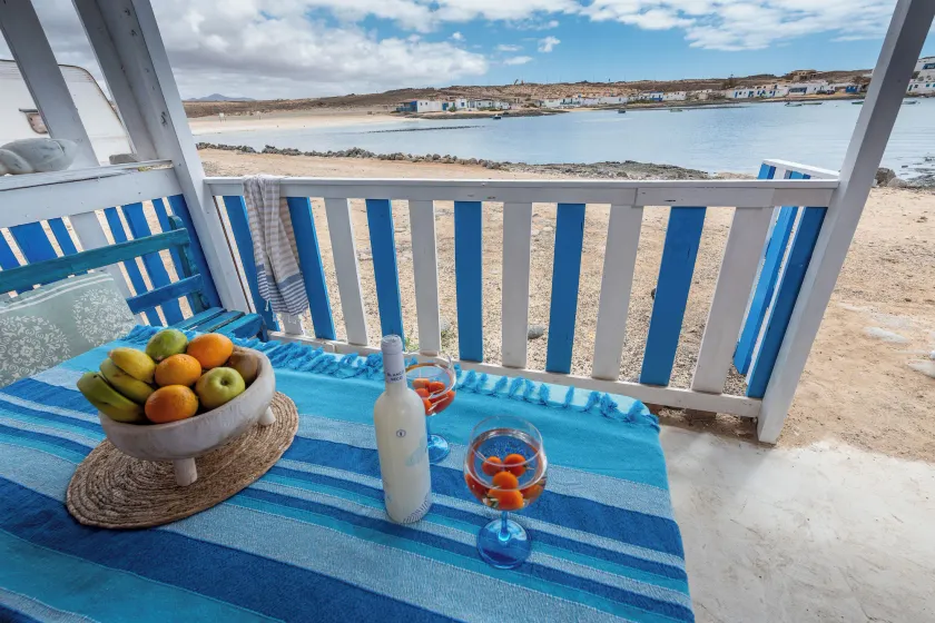 Wooden Cabin Next to the Beach - Image 1
