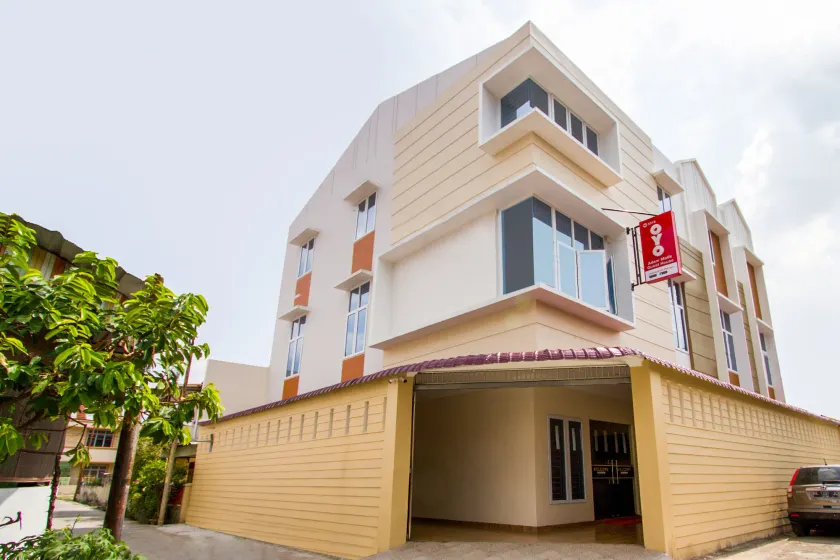 Adam Malik Guesthouse near Regale ICC Medan Mitra RedDoorz - Image 1