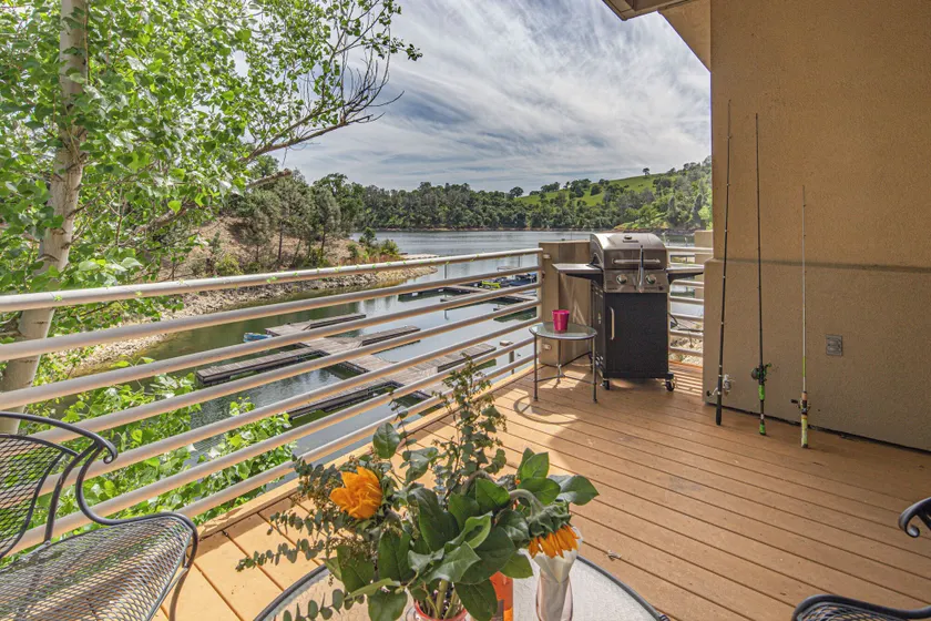 Waterfront Lake Tulloch Townhome Steps From Marina - Image 1