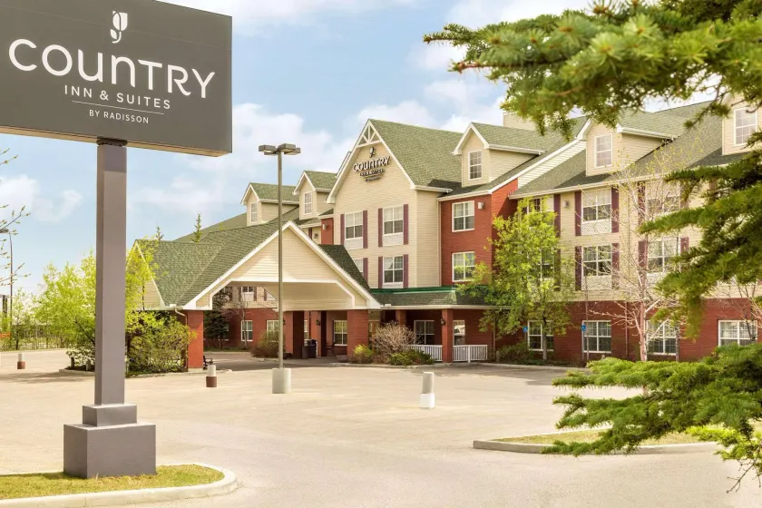 Country Inn & Suites by Radisson, Calgary-Northeast - Image 1