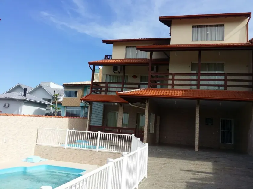 Apartment in Santinho - Image 1