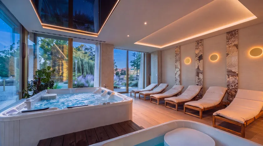 Boulevard Drobnera SPA&Wellness - Restaurant PONTI - Widok na Odre - Image 1