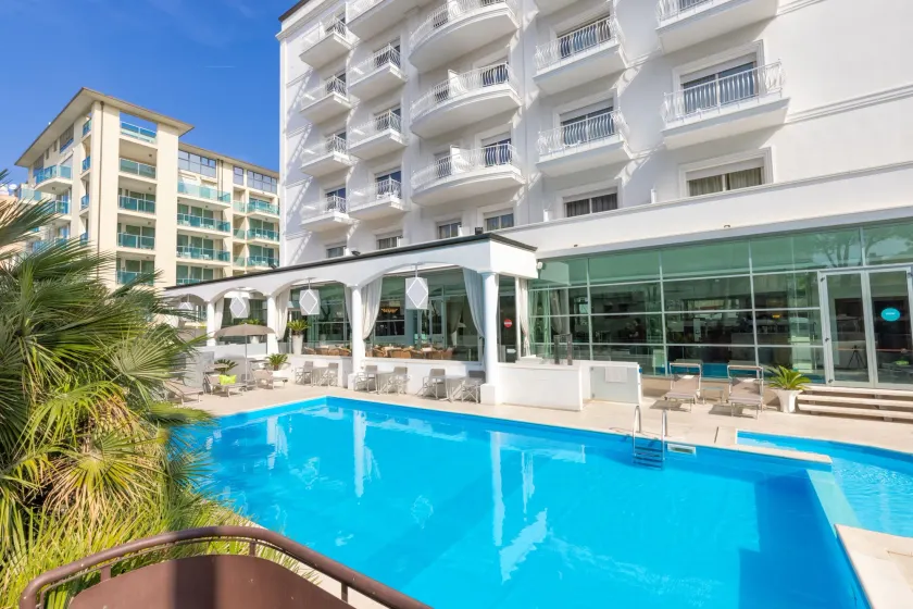 Hotel Continental - Image 1