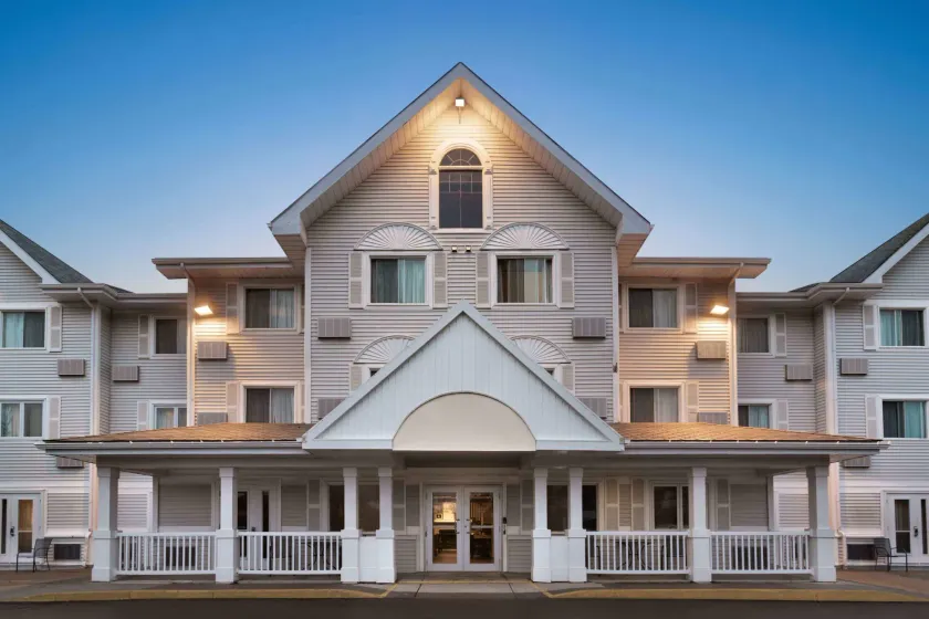 Travelodge Suites by Wyndham Moncton - Image 1