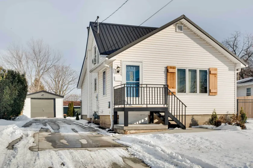 Charming Iowa Abode Near Knoxville Raceway! - Image 1