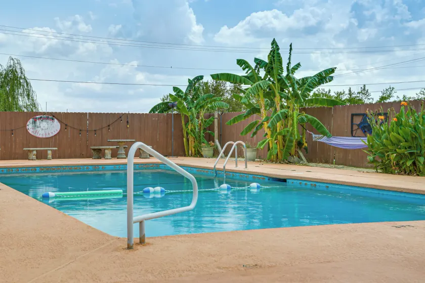Community Pool & Central Location! Houma Apt - Image 1