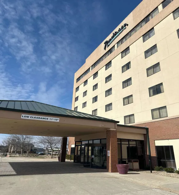 Radisson Hotel Cedar Rapids - Image 1