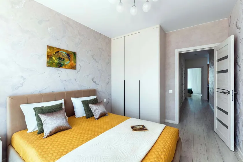 Three-room apartment near Avia Mall - Image 1