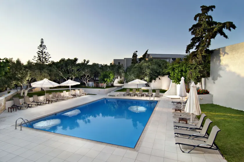 Ourania Apartments Hotel - Image 1