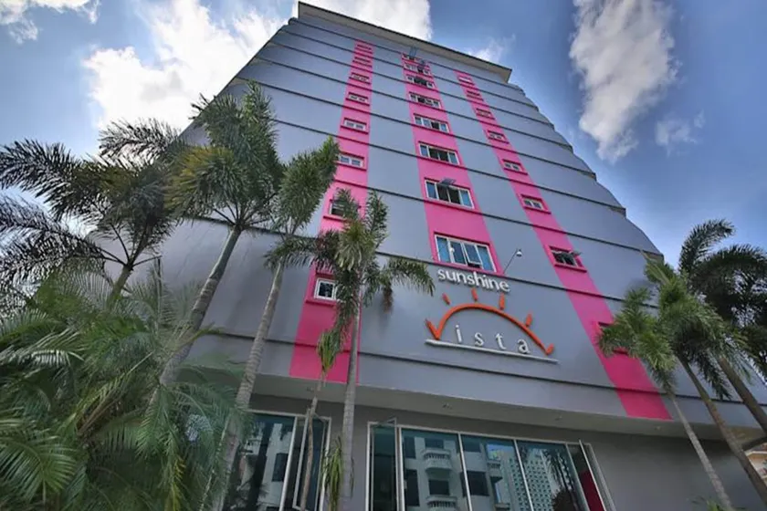 Sunshine Vista Hotel - Image 1