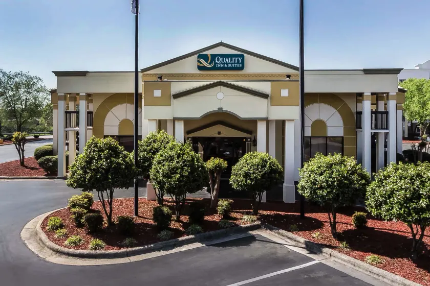 Quality Inn & Suites Mooresville-Lake Norman - Image 1