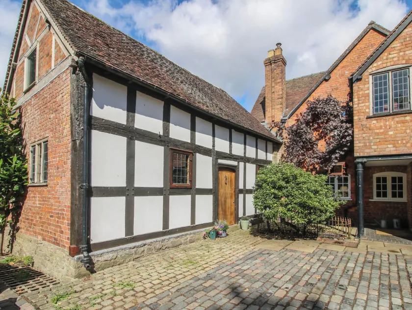 Courtyard Cottage - Image 1