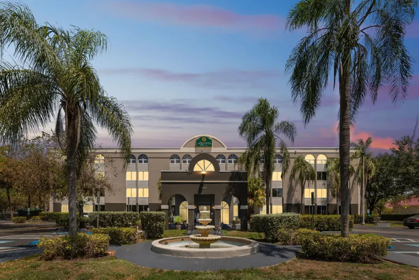 La Quinta by Wyndham Miami Lakes - Image 1