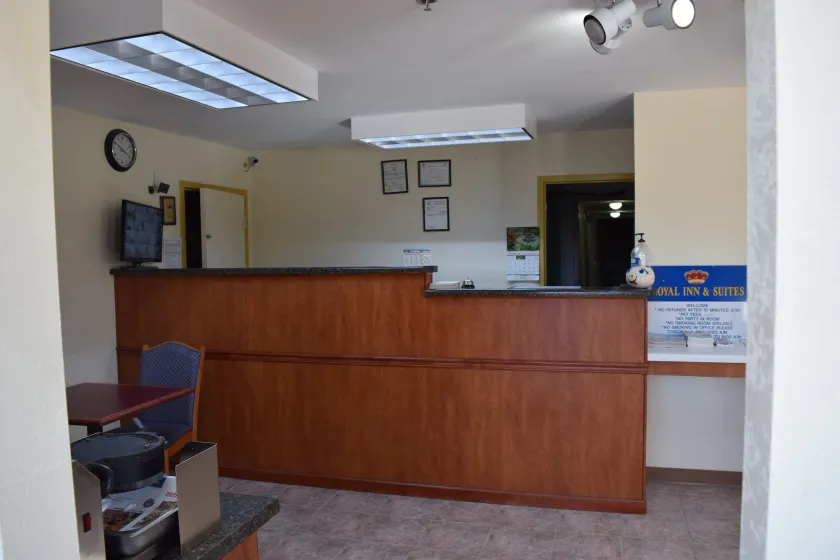 Royal Inn & Suites - Entrée intérieure