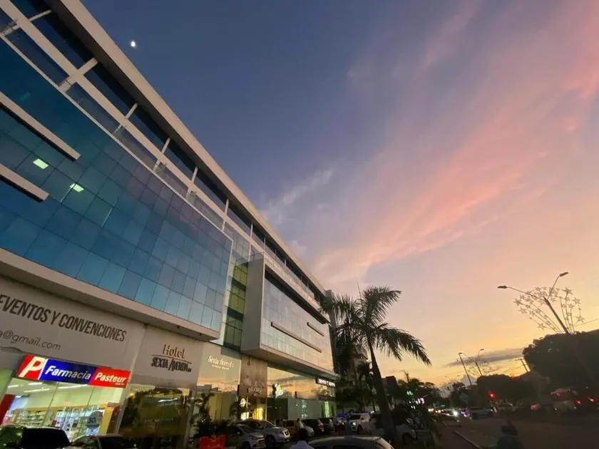 Hotel Sexta Avenida Inn - Image 1