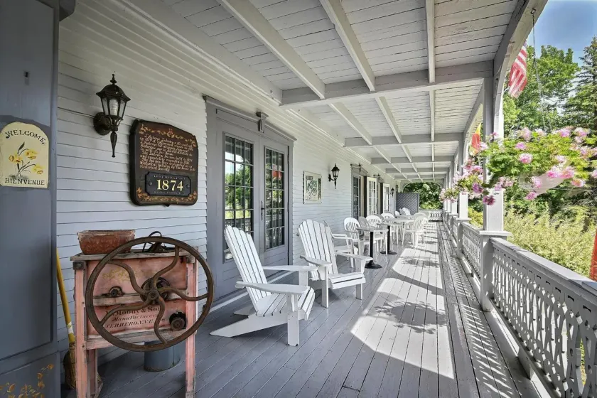 Auberge Lakeview Inn - Image 1