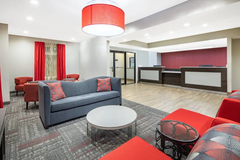 Ramada by Wyndham Alpharetta Atlanta North - Lobby