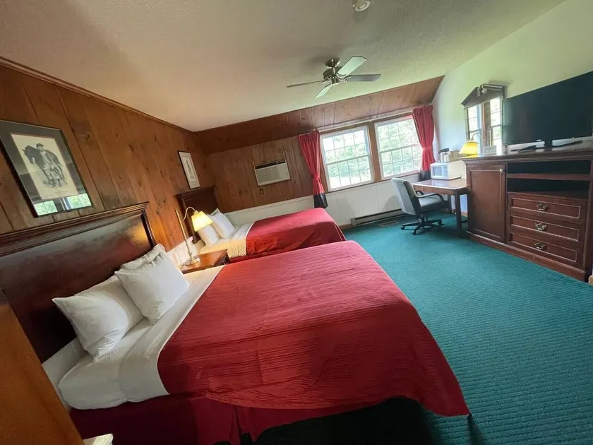 Stonybrook Motel & Lodge - Image 1