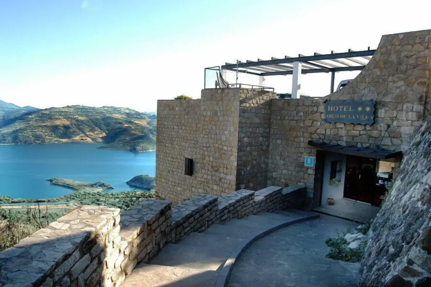 Hotel Tugasa Arco de la Villa - Image 1