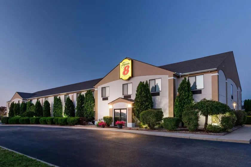 Super 8 by Wyndham Goshen - Image 1