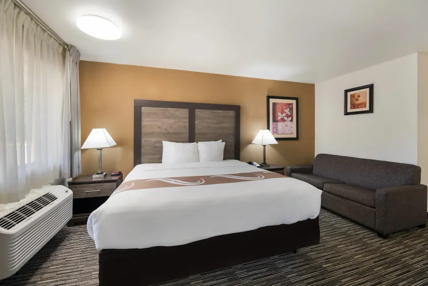 Quality Inn & Suites Lufkin - Image 1