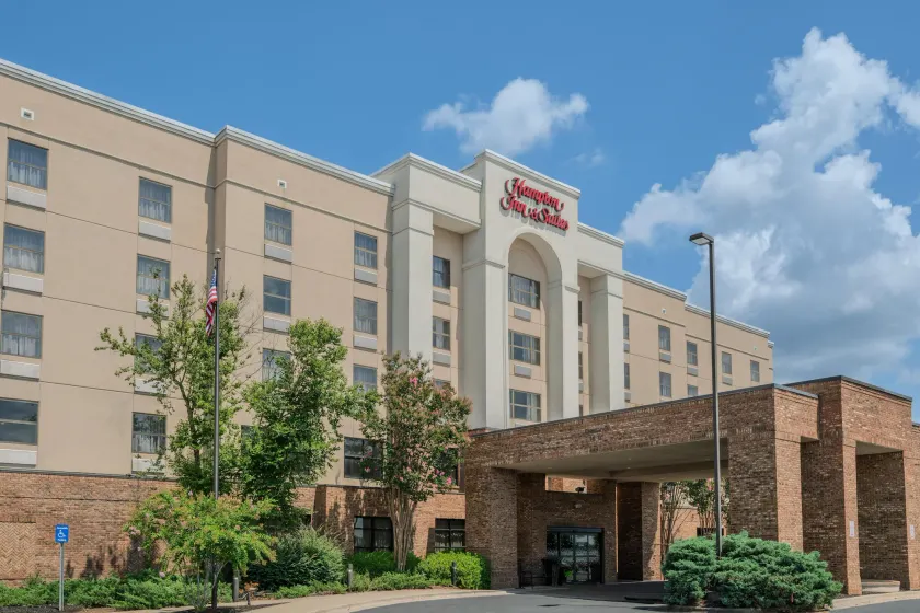 Hampton Inn & Suites Florence-Downtown - Image 1