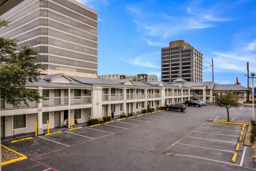 Quality Inn & Suites Dallas-Cityplace - Image 1