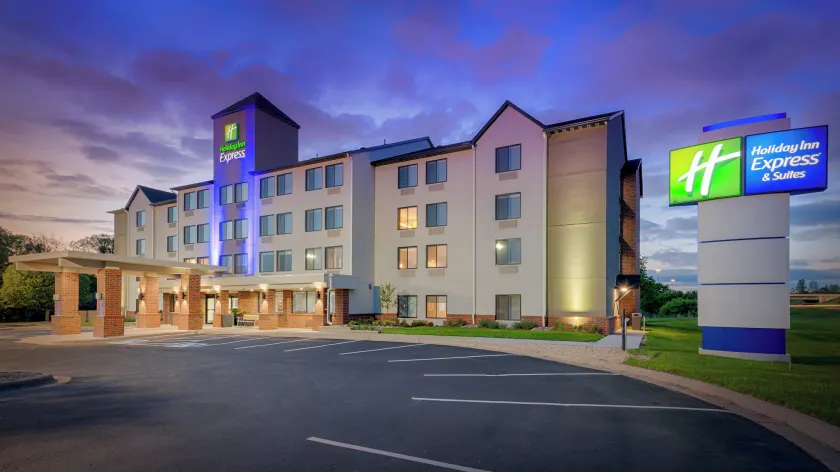 Holiday Inn Express Hotel & Suites Coon Rapids - Blaine Area by IHG - Image 1