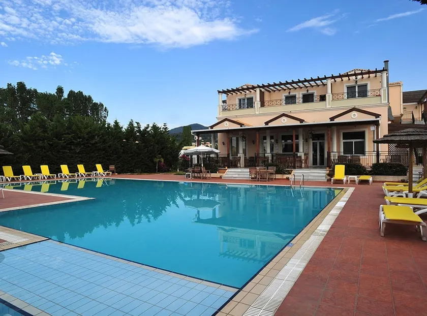 Thinalos Aparthotel - Image 1