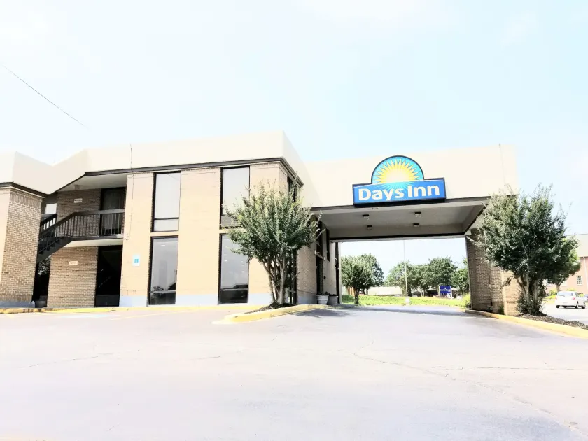 Days Inn by Wyndham Easley West Of Greenville/Clemson Area - Image 1