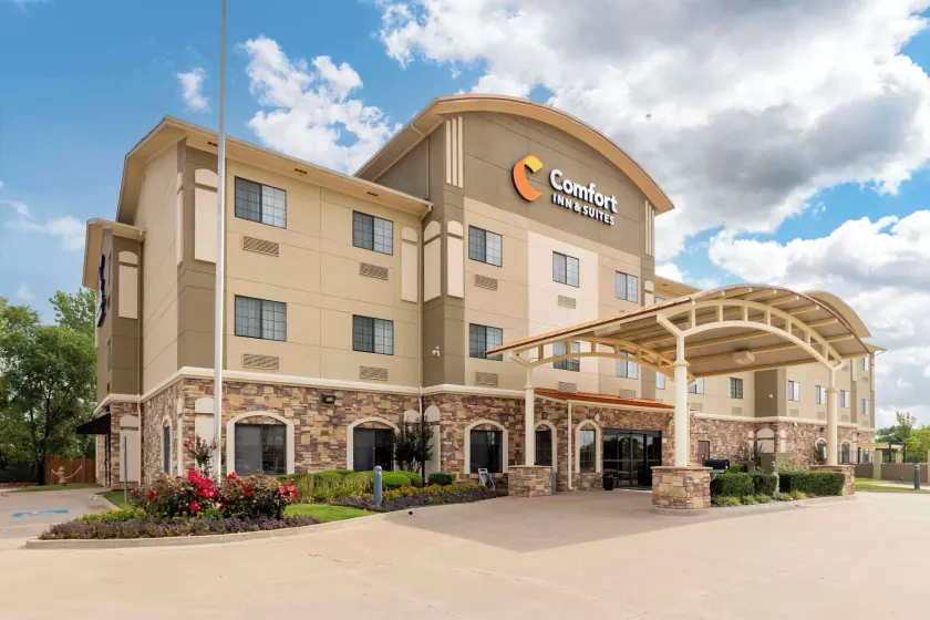 Comfort Inn & Suites Glenpool - Image 1