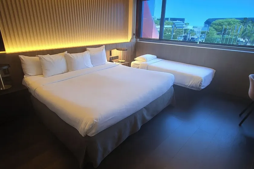 BAH Barcelona Airport Hotel - Image 1