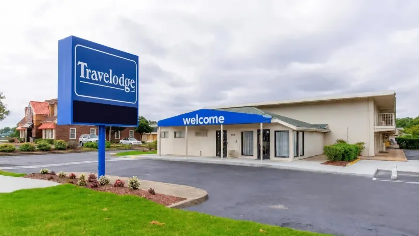 Travelodge by Wyndham Norfolk Airport - Image 1