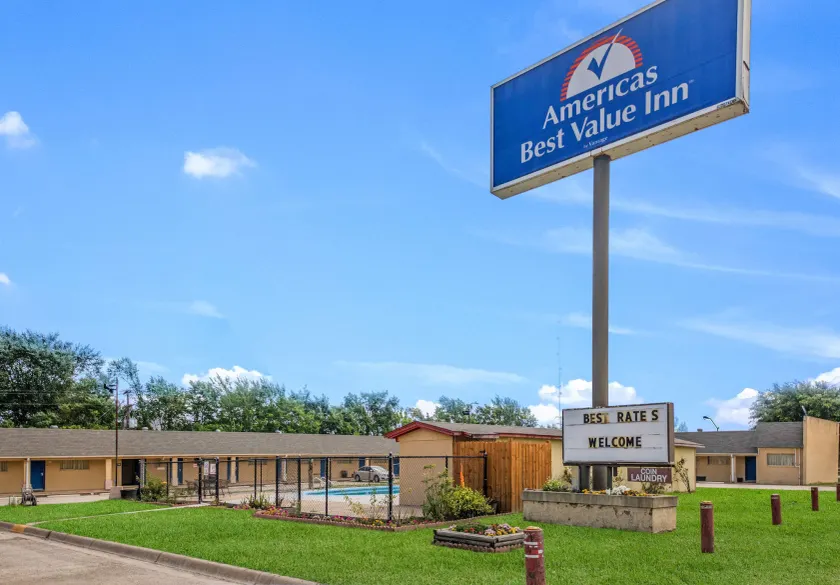 Americas Best Value Inn Giddings - Image 1