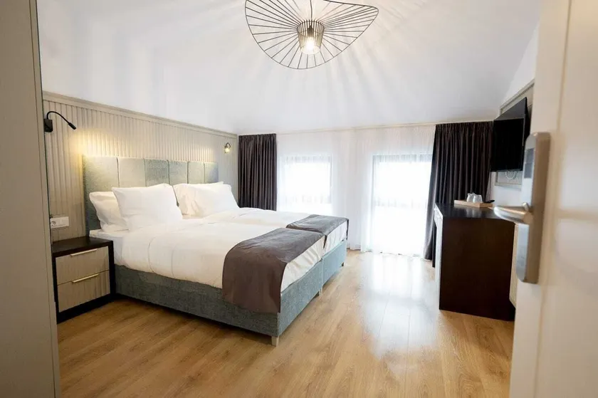 Hotel Dumbrava - Image 1