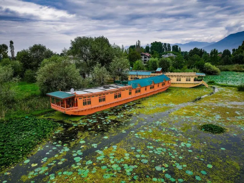 Kings Houseboats - Image 1