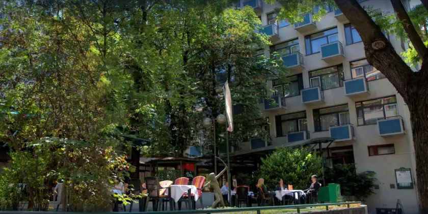 Benczur Hotel - Image 1