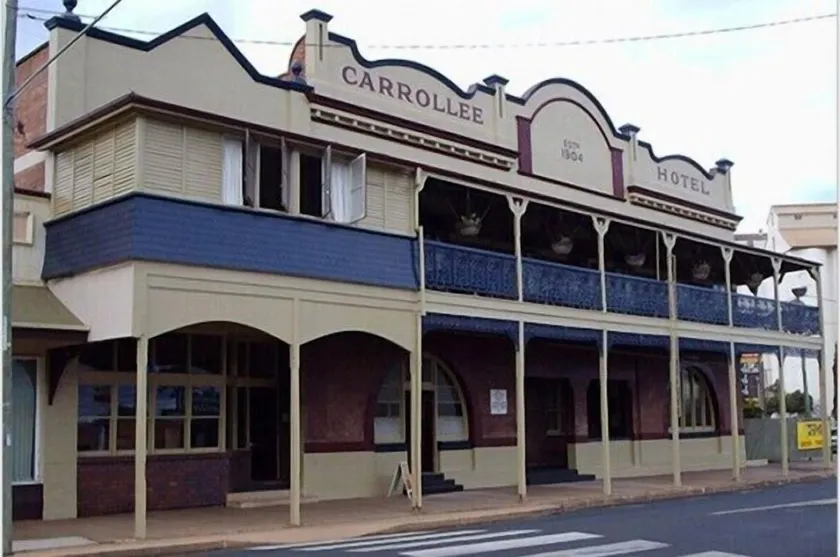 Carrollee Hotel - Image 1