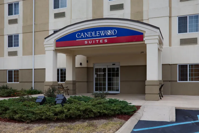 Candlewood Suites Pearl by IHG - Image 1